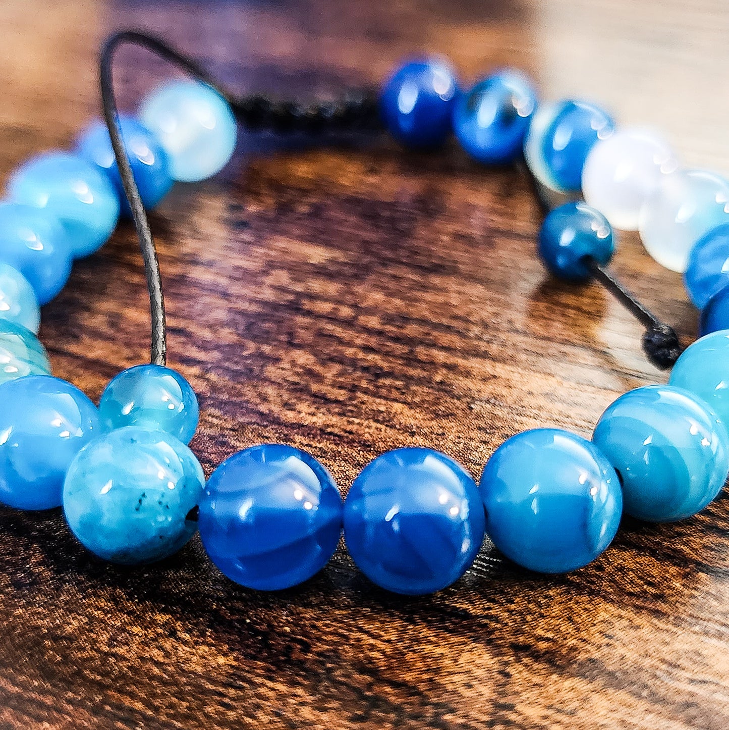 Natural Blue Agate Crystal Bracelet for Emotional Health – The “Stone of Freedom and Serenity”