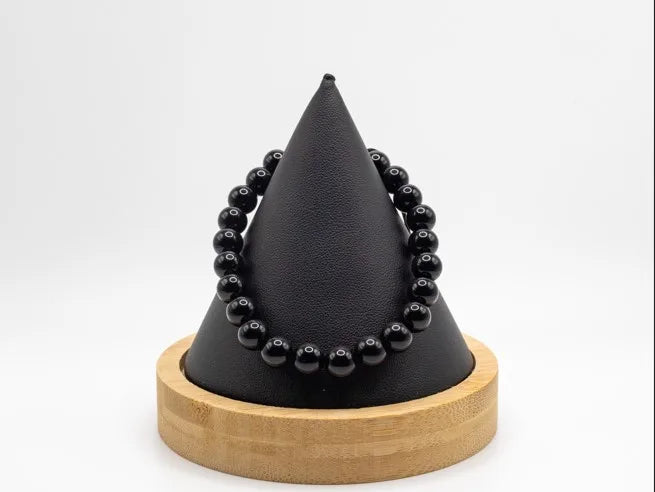 Natural Black Onyx Bracelet to Promote Calmness – The “Stone of Willpower and Resilience”